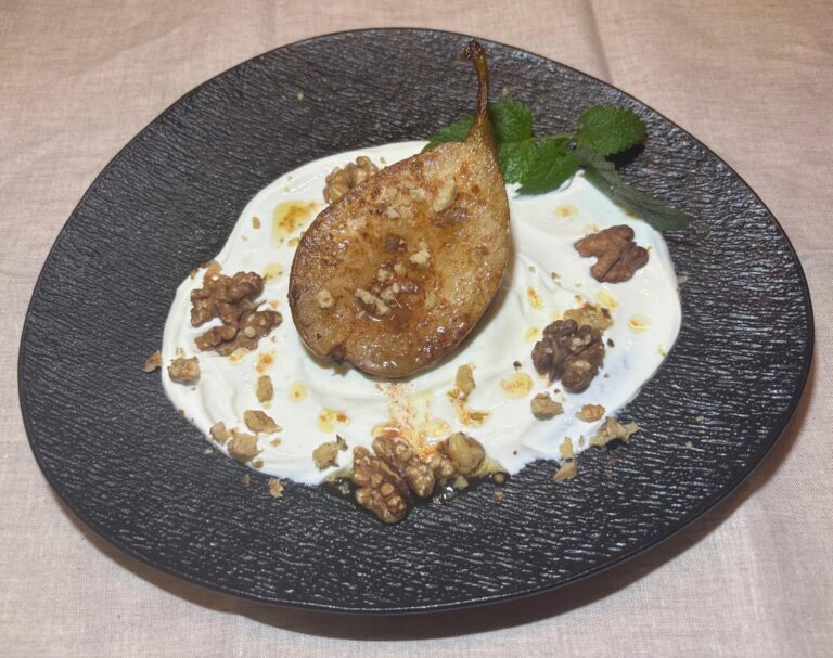 Baked pears with honey and cinnamon, Greek yogurt and toasted walnuts